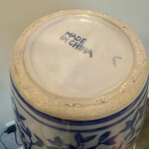 Vintage Chinese Chinoiserie Blue and White Porcelain Vase with Lotus / Monkey - Picture 6 of 8